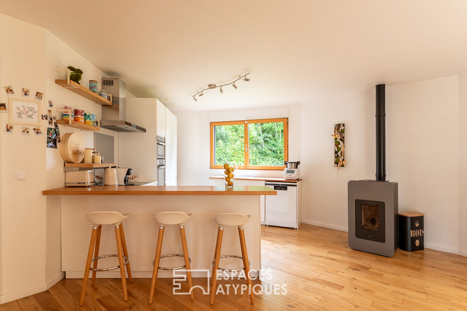 Maison polygonale en bois et sa conception bioclimatique