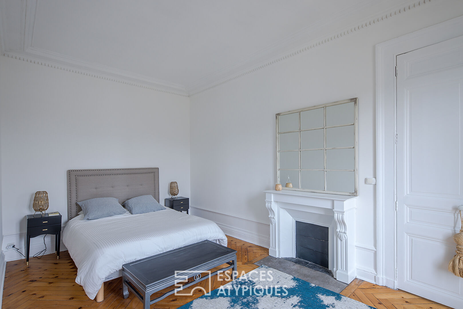 Furnished Haussmann apartment with a view