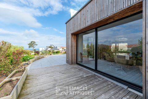 Rare house overlooking the sea and the city at 180°, swimming pool and outbuildings