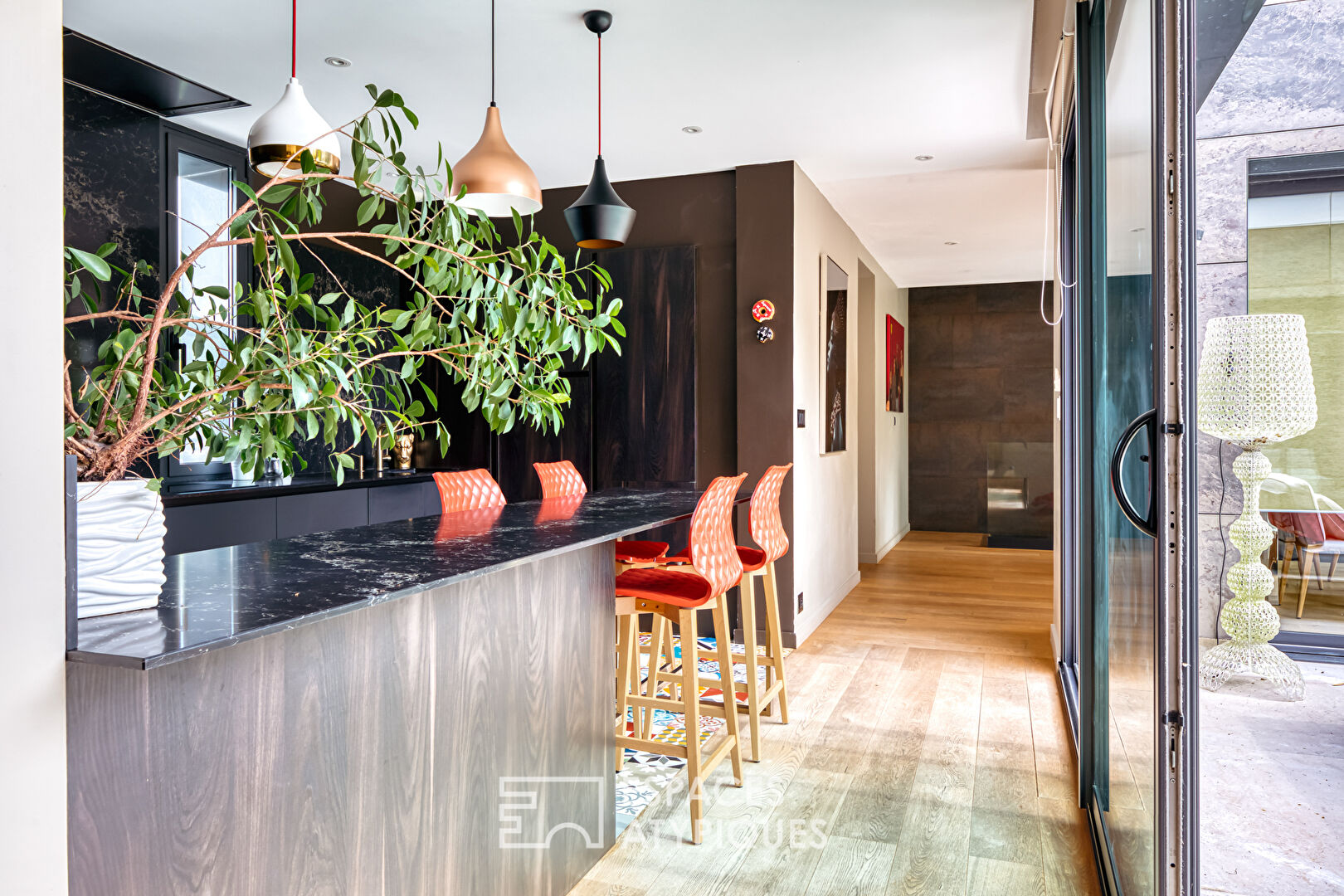 Villa d’architecte lumineuse, design et élégante avec spa de nage