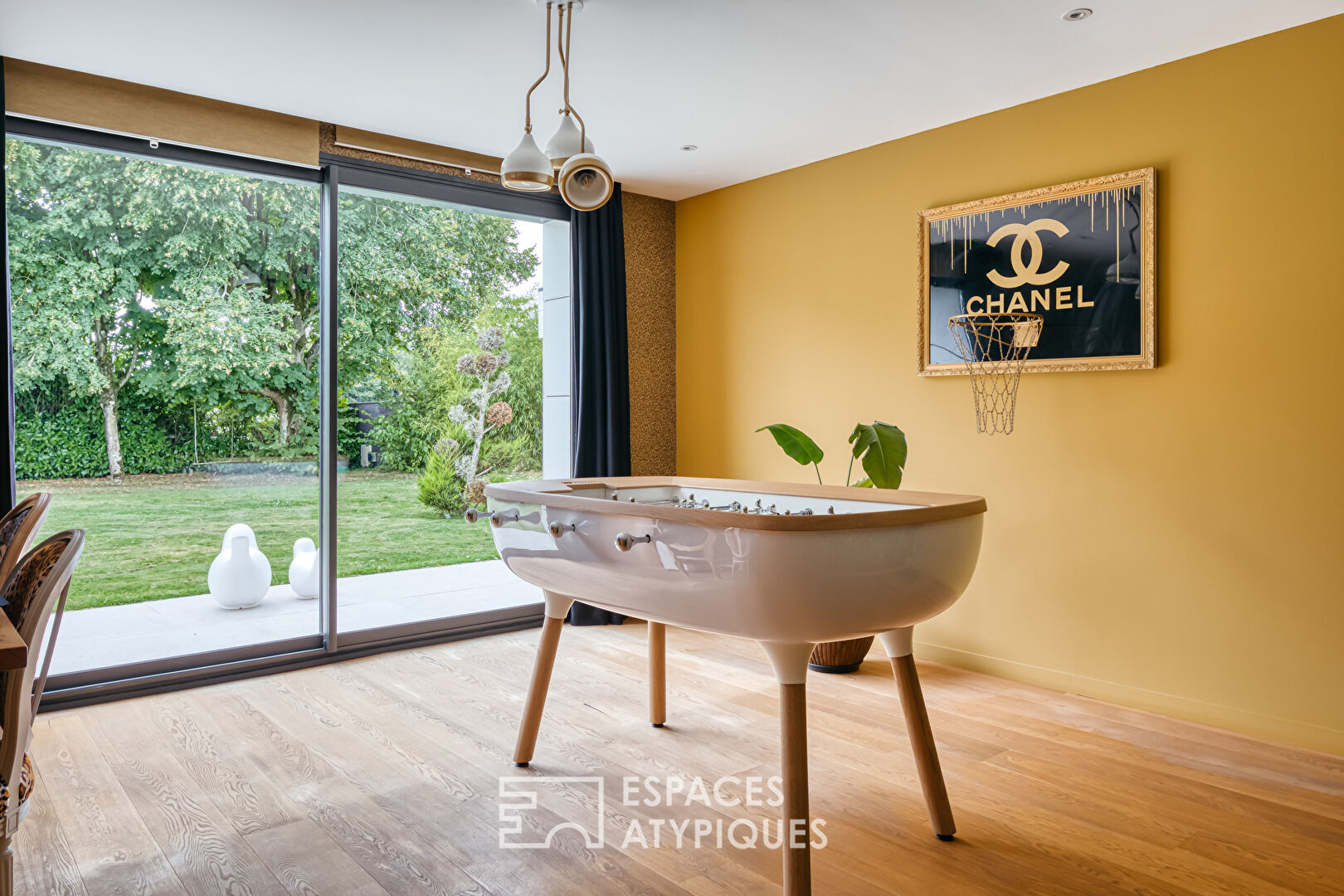 Villa d’architecte lumineuse, design et élégante avec spa de nage