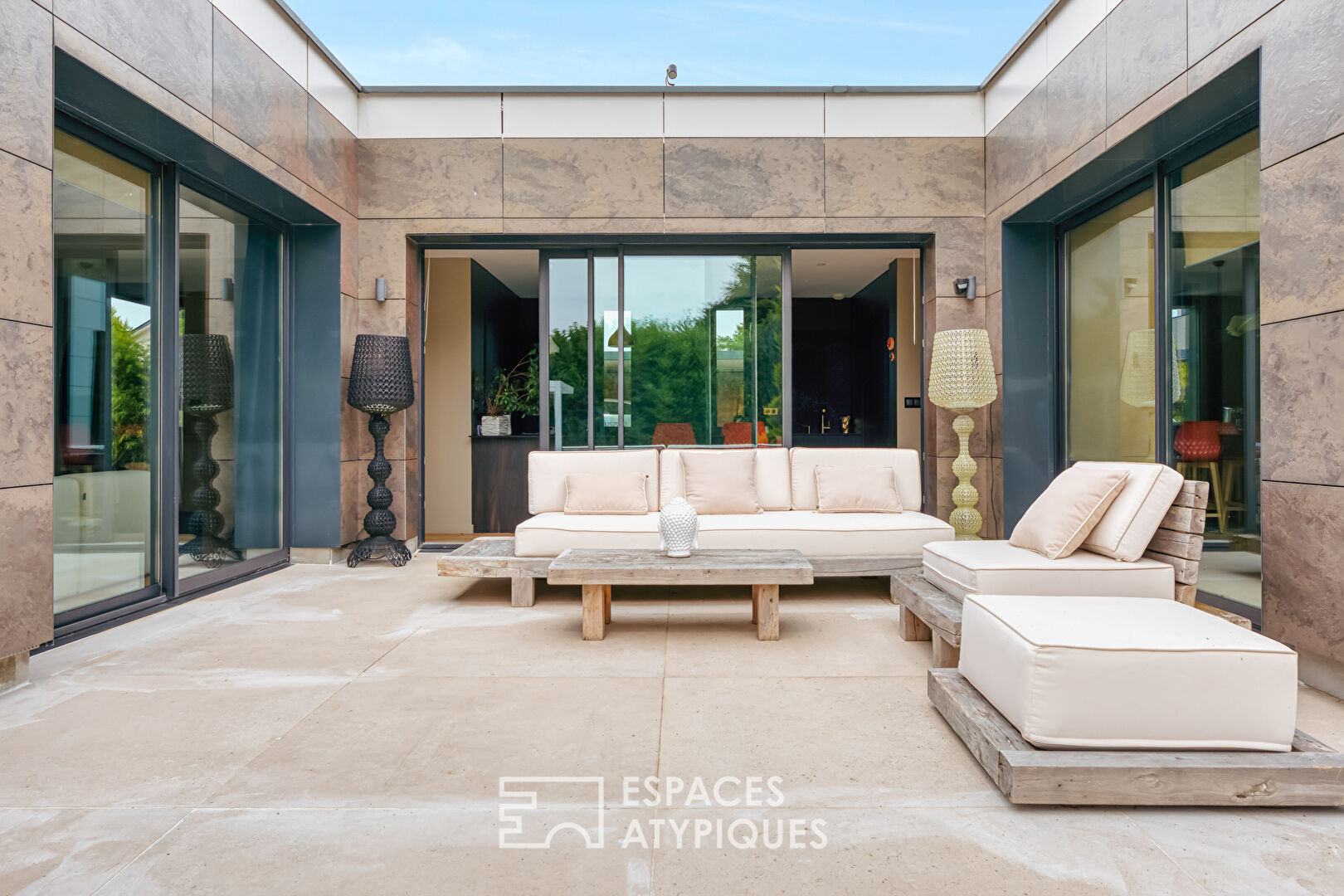 Villa d’architecte lumineuse, design et élégante avec spa de nage