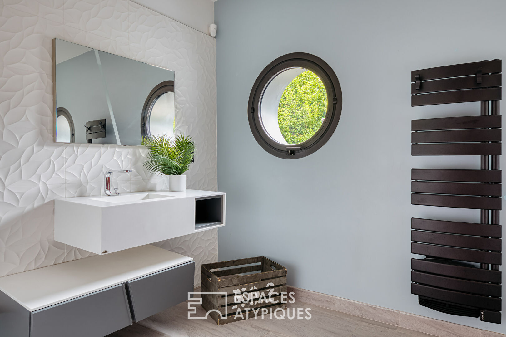 Villa d’architecte lumineuse, design et élégante avec spa de nage