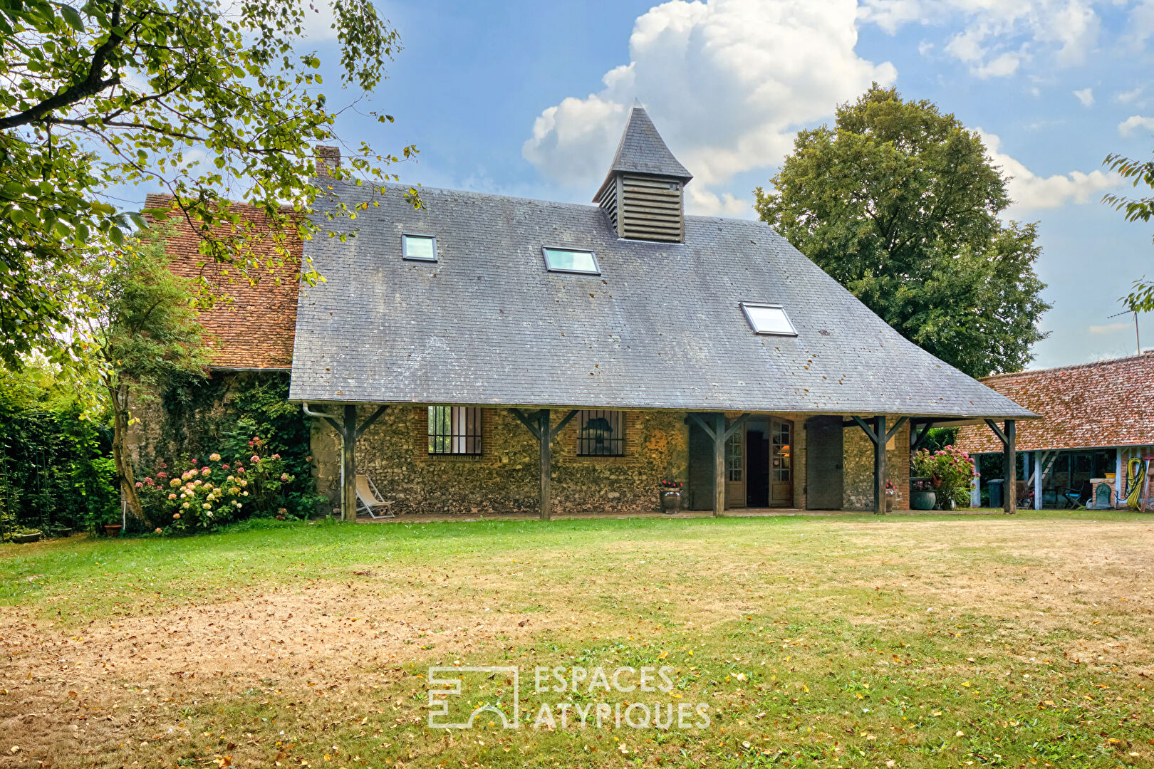 Chapelle du 12e siècle avec dépendance