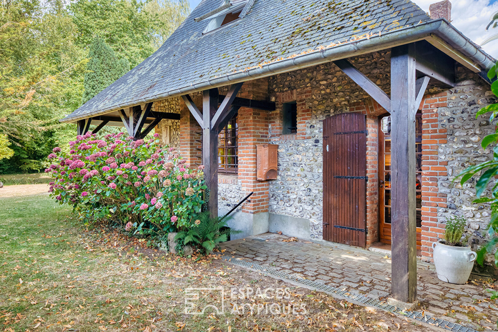 Chapelle du 12e siècle avec dépendance