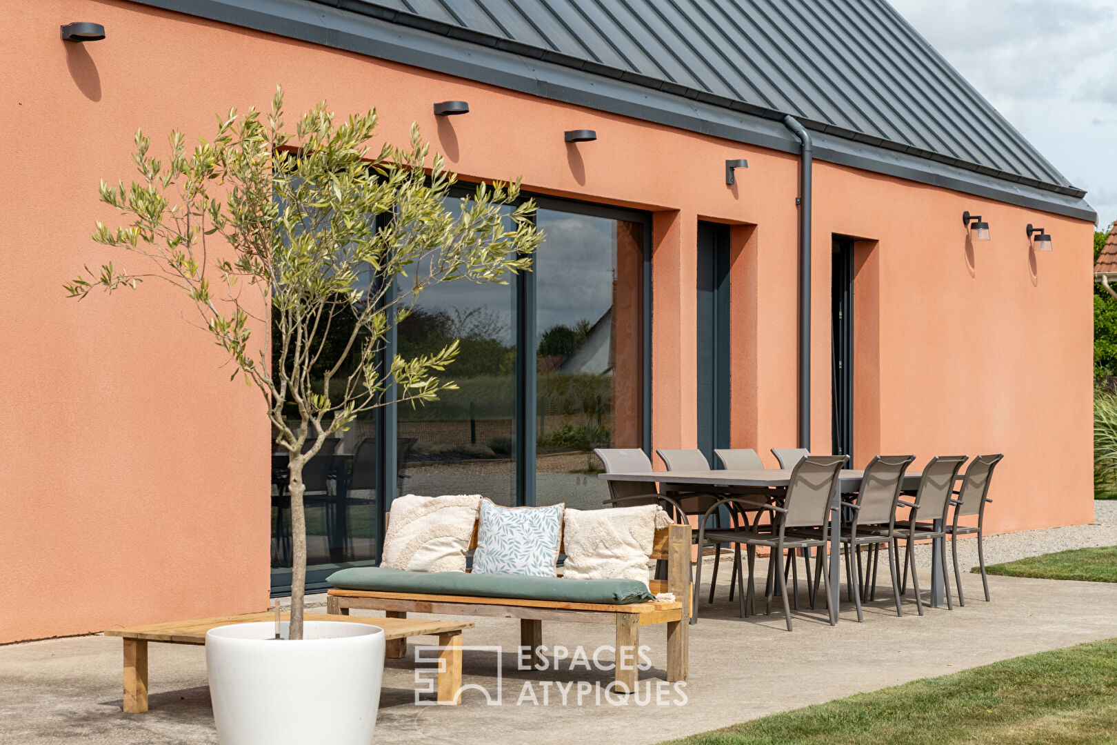 Contemporary elegance in the heart of the countryside