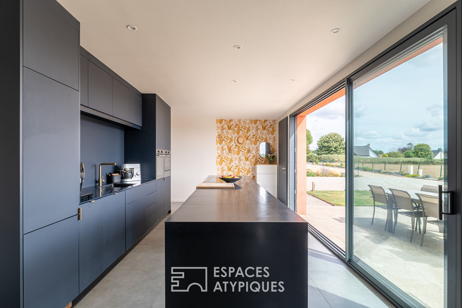 Contemporary elegance in the heart of the countryside