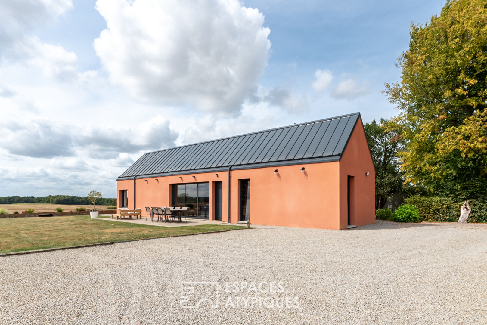 Contemporary elegance in the heart of the countryside