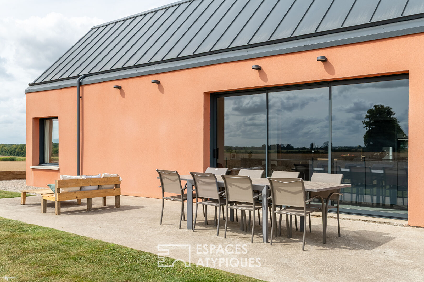Contemporary elegance in the heart of the countryside