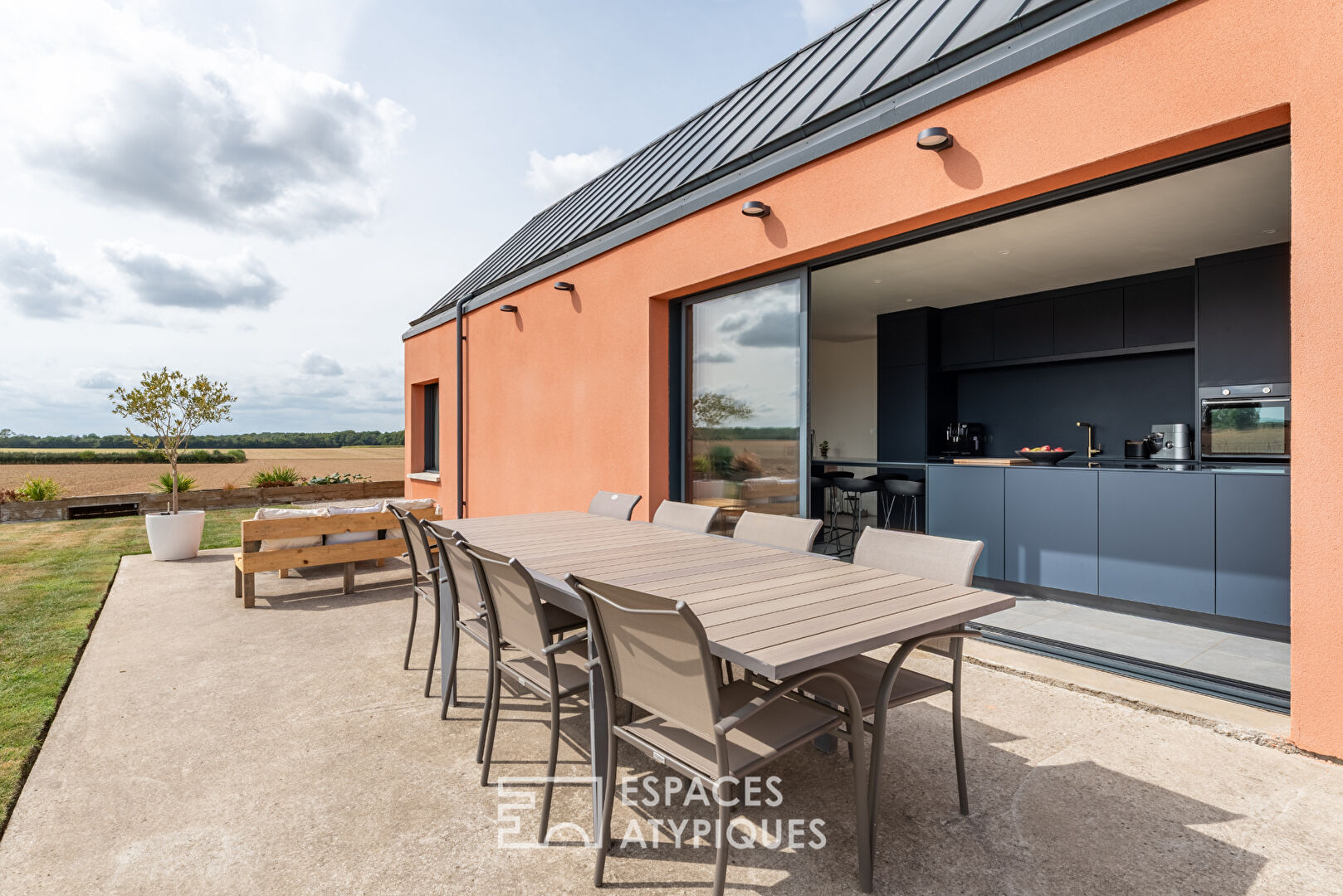 Contemporary elegance in the heart of the countryside