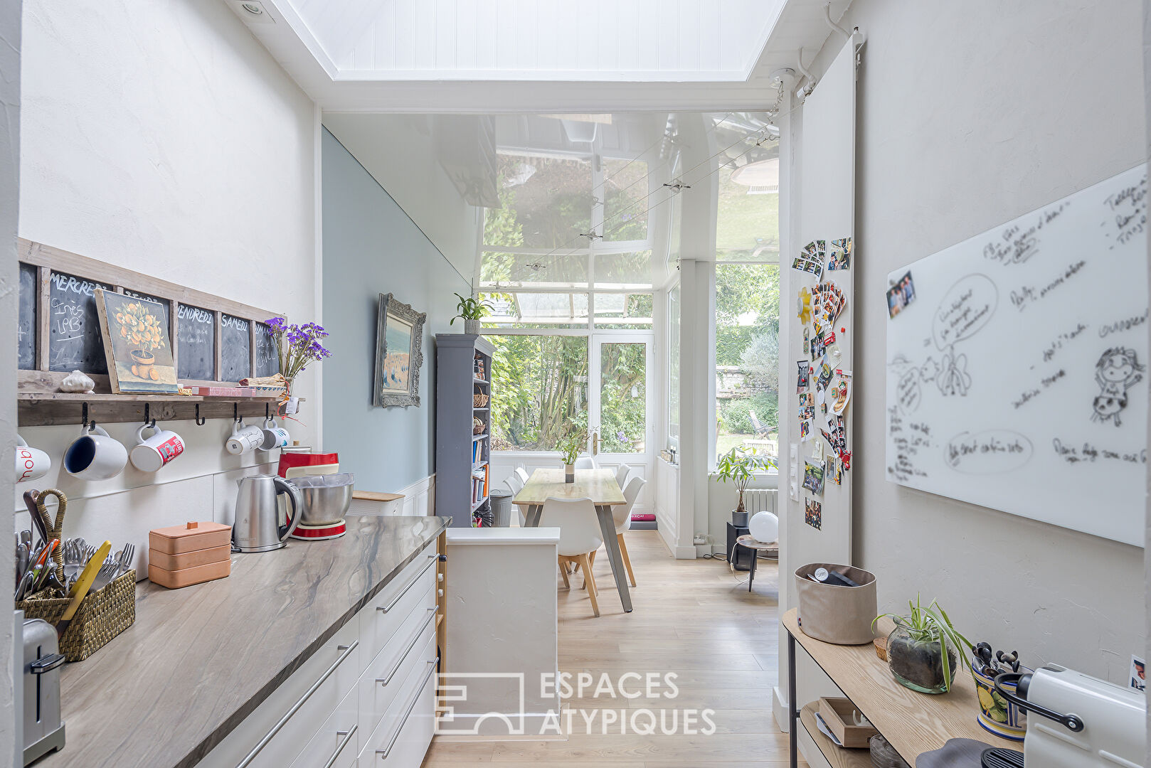 Maison généreuse avec buanderie, jardin et piscine