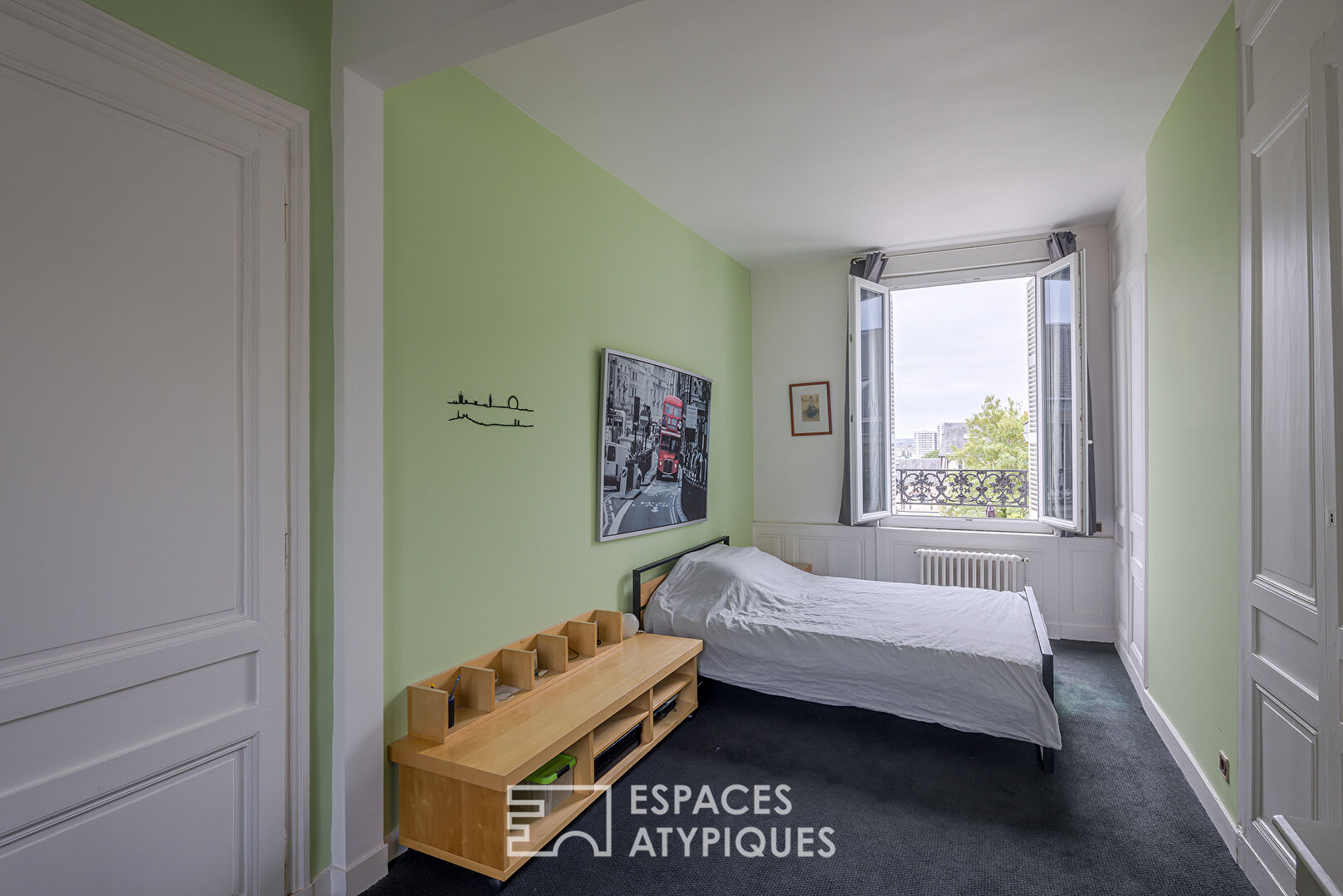 Maison généreuse avec buanderie, jardin et piscine