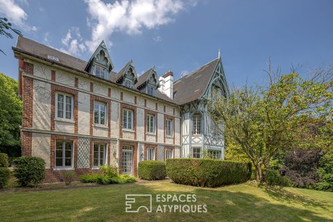 Demeure anglo-normande sur un parc arboré, avec cottage, écurie et dépendances