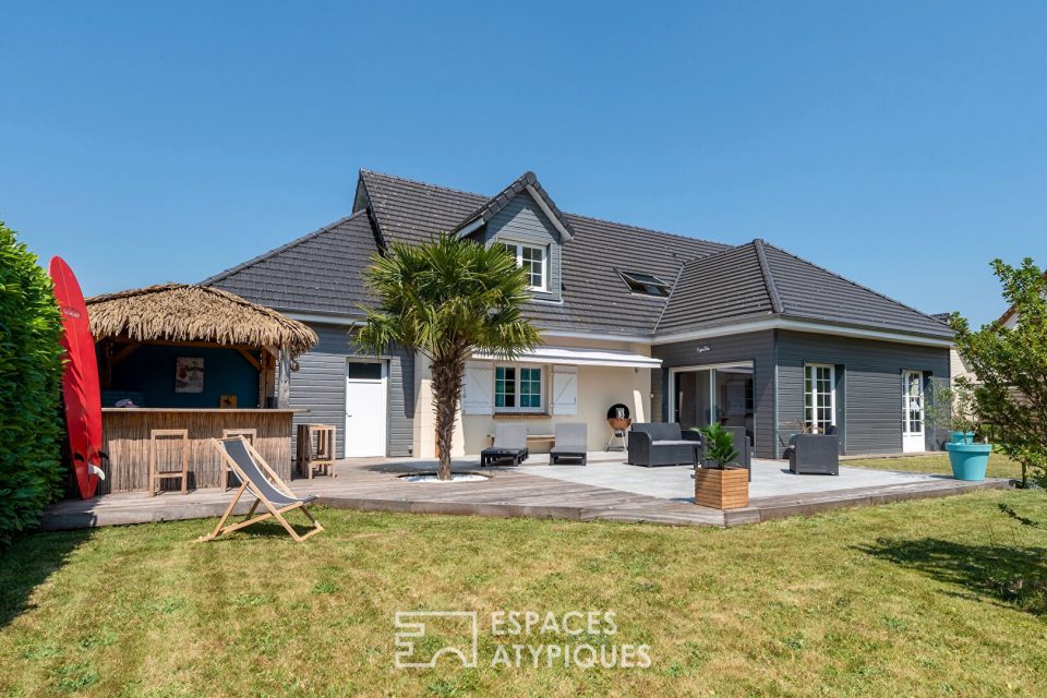 Maison familiale restructurée avec jardin et paillotte tropicale