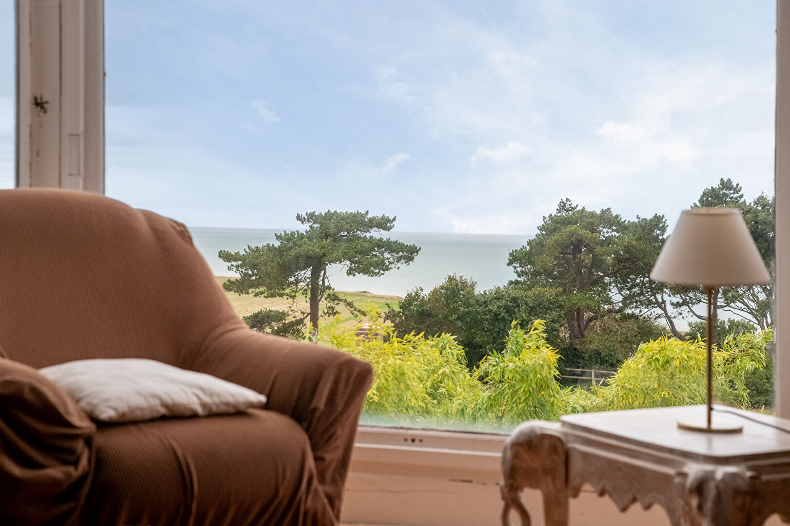 Seaside villa with sea view, swimming pool and tennis court