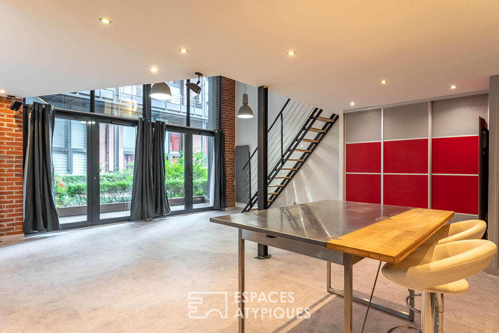 Loft with terrace in a former cotton mill