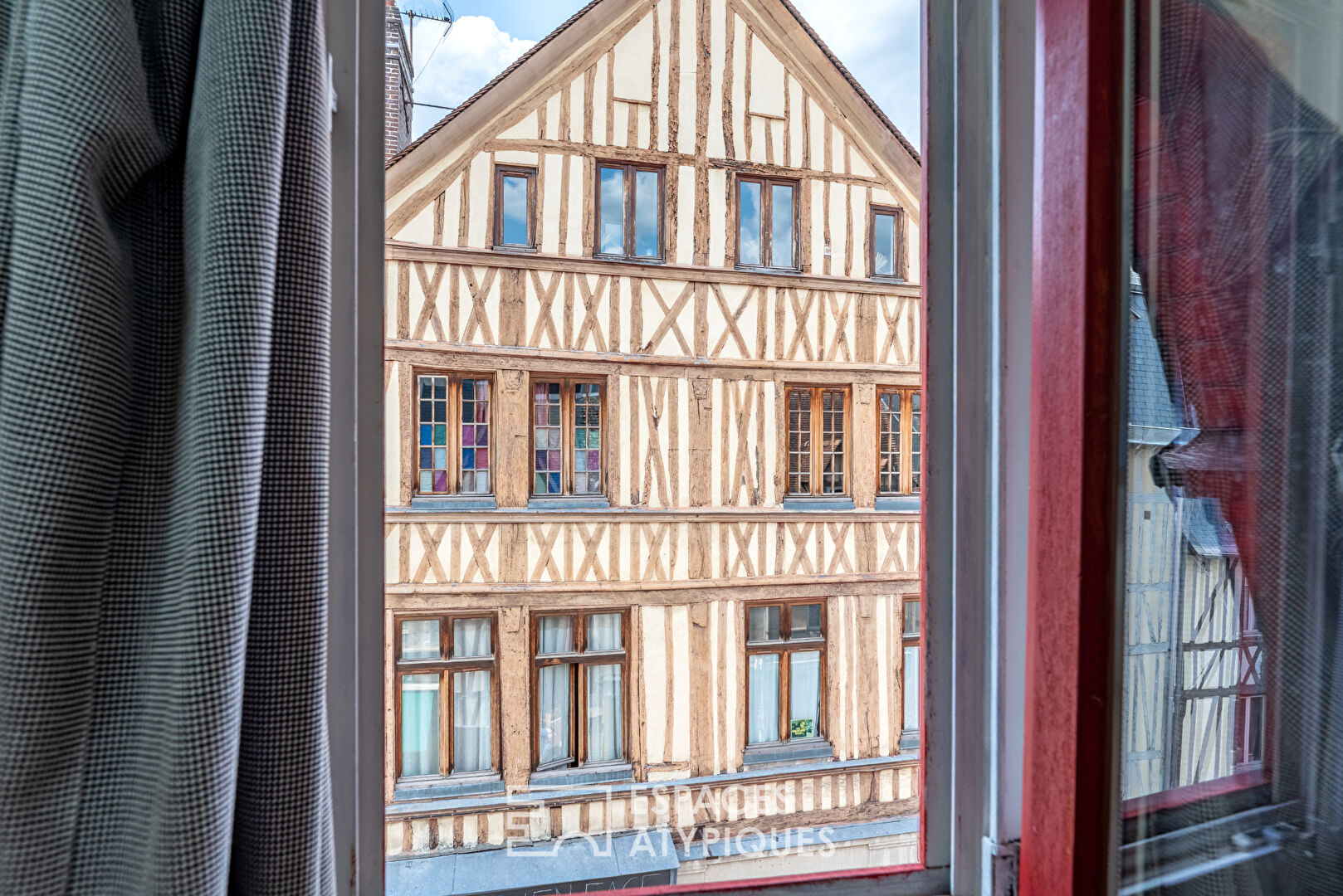 Townhouse with garage in the historic heart of Rouen