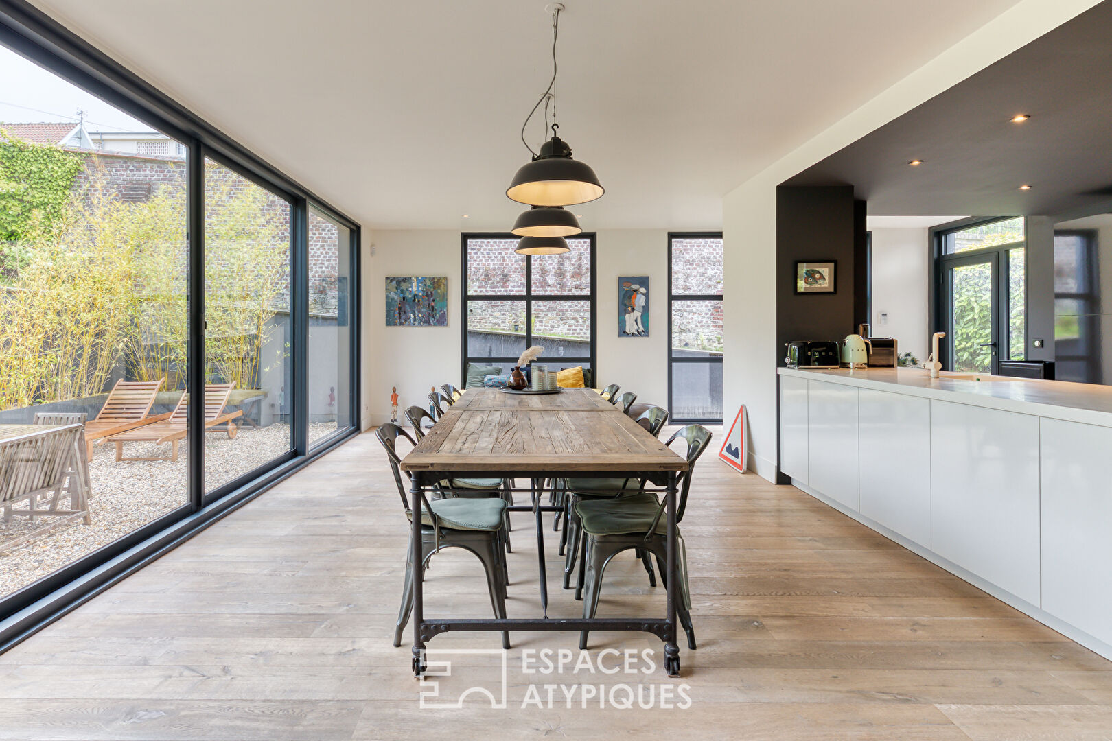 Authentique maison en brique blanche revisitée