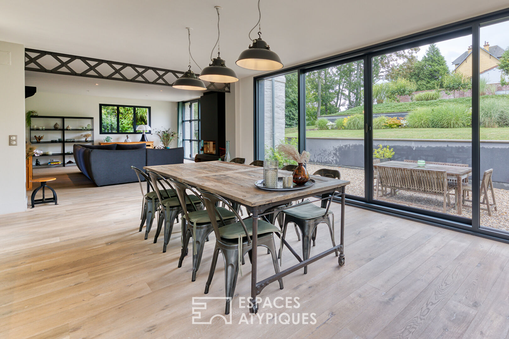 Authentique maison en brique blanche revisitée