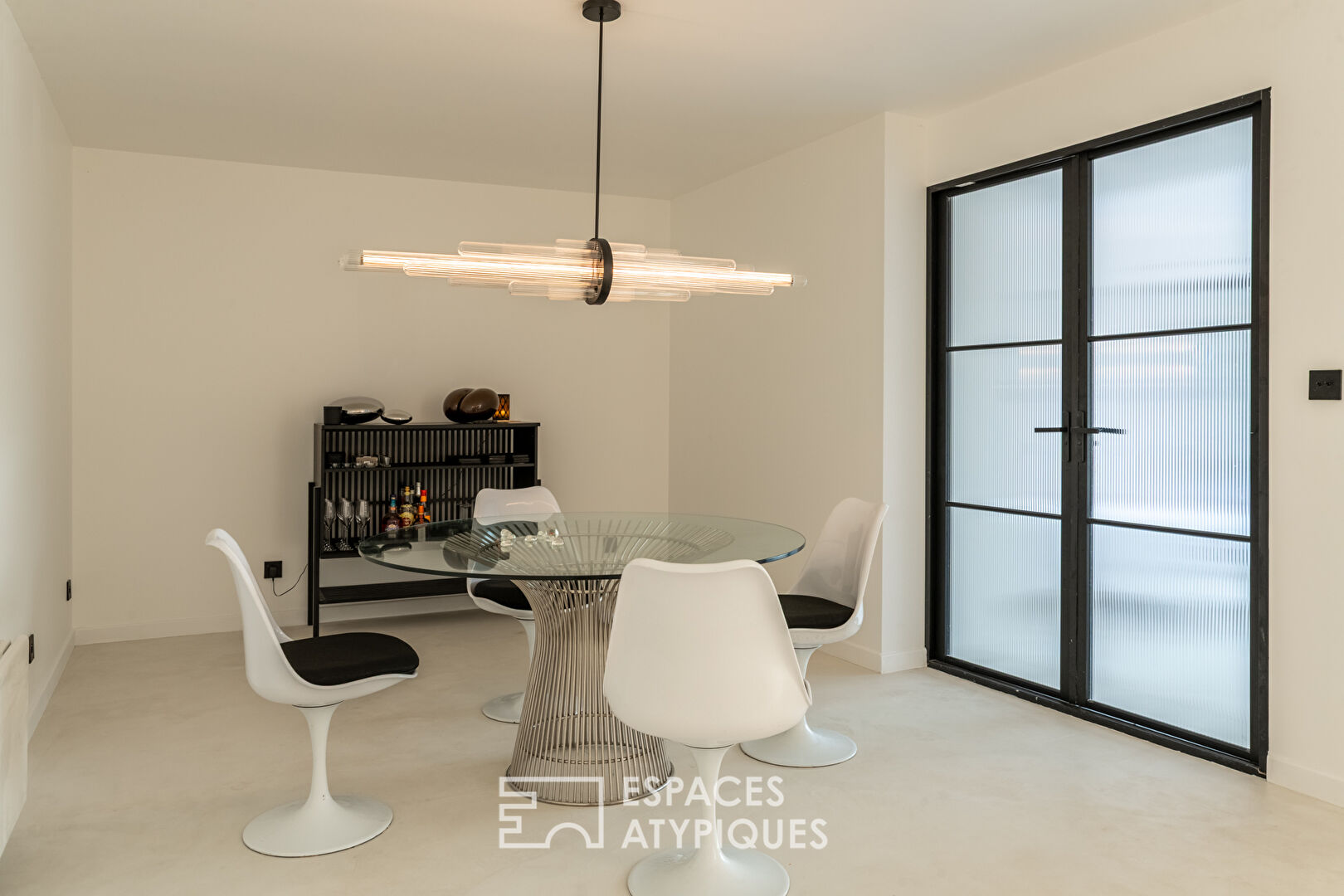 Maison contemporaine rénovée en bord de Seine avec accès et ponton privatifs