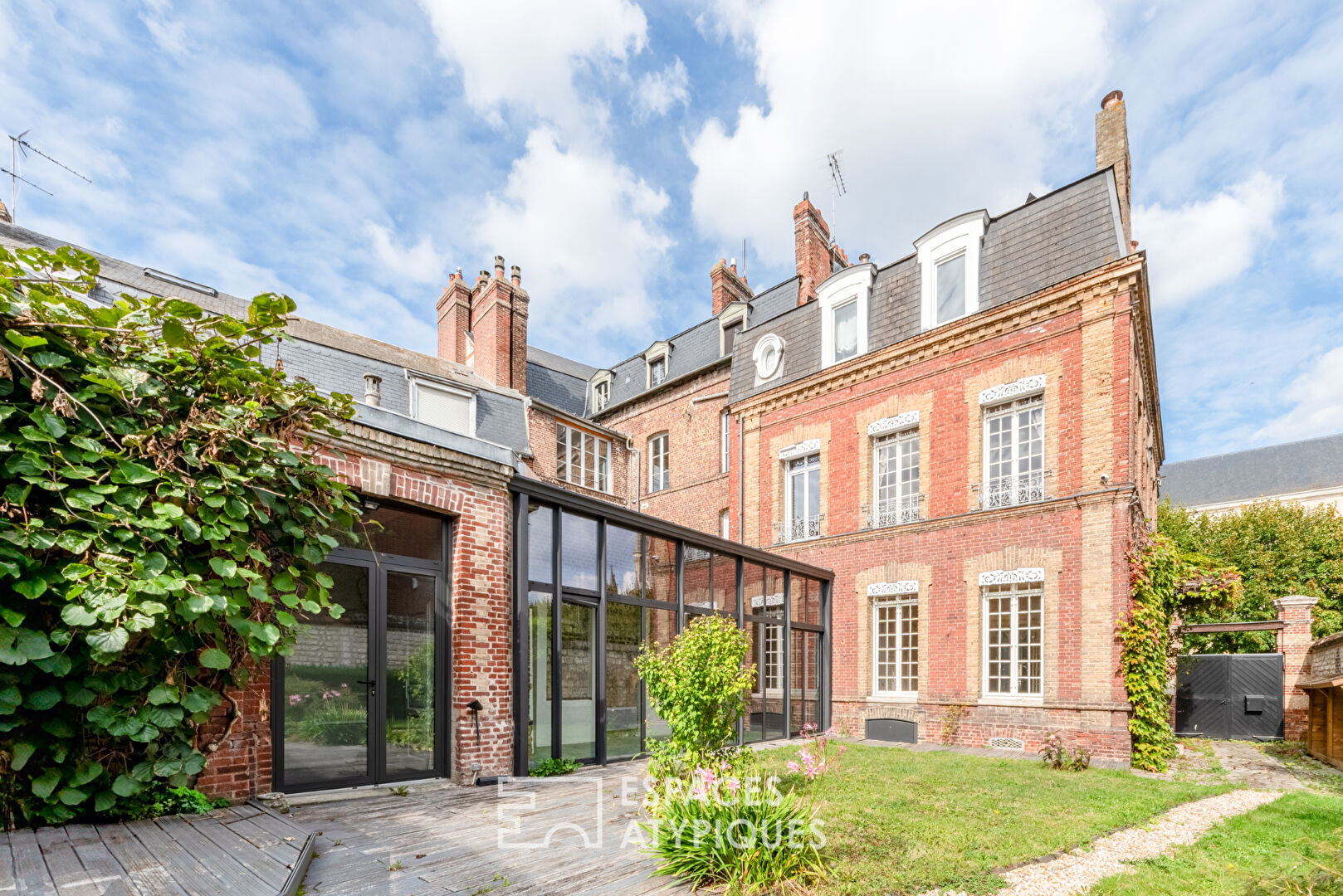 Elegant mansion, fully renovated