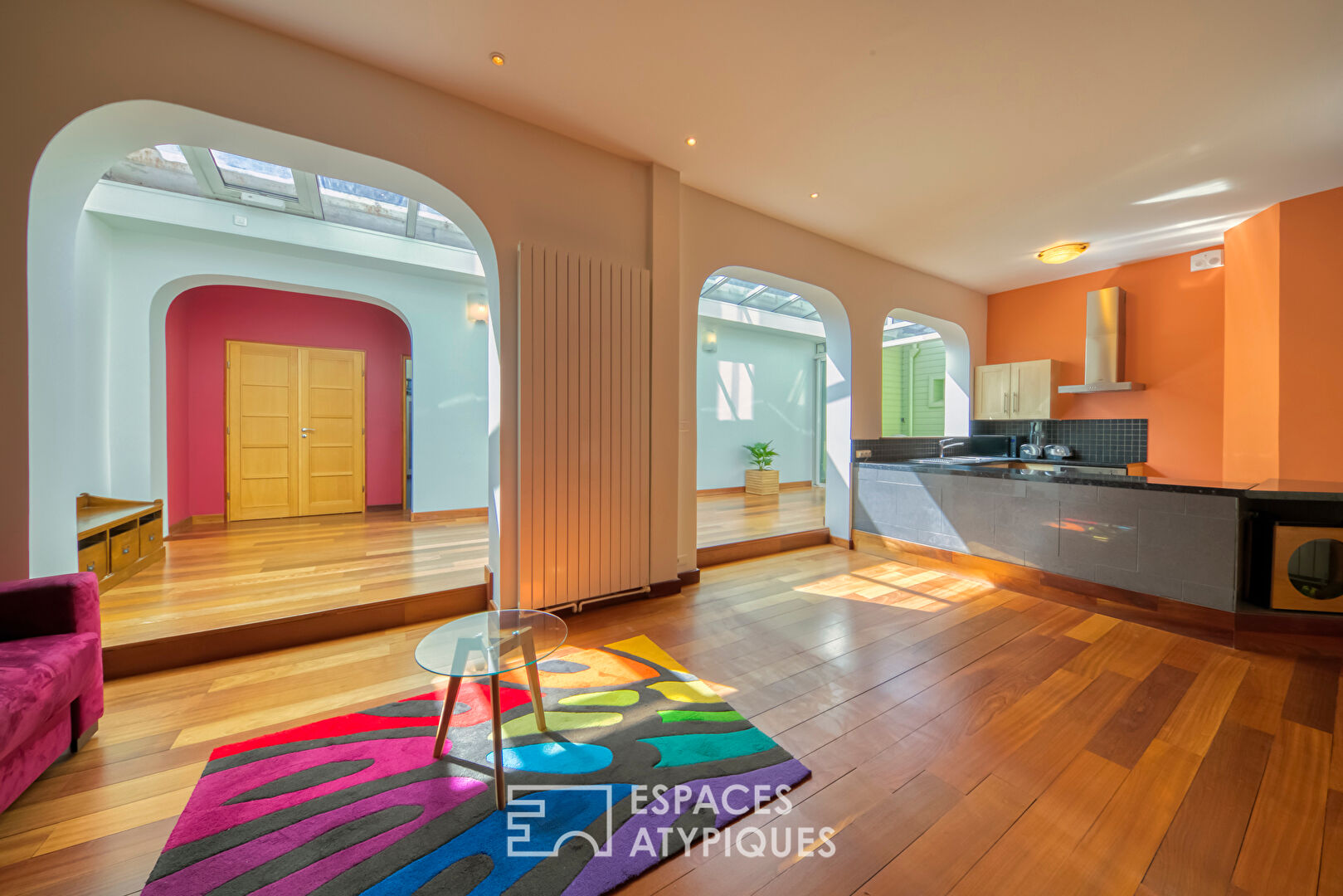 Duplex issu d’anciens bureaux revisités reliés à un appartement de charme