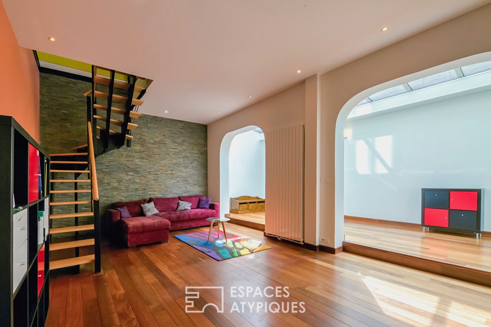 Duplex issu d’anciens bureaux revisités reliés à un appartement de charme
