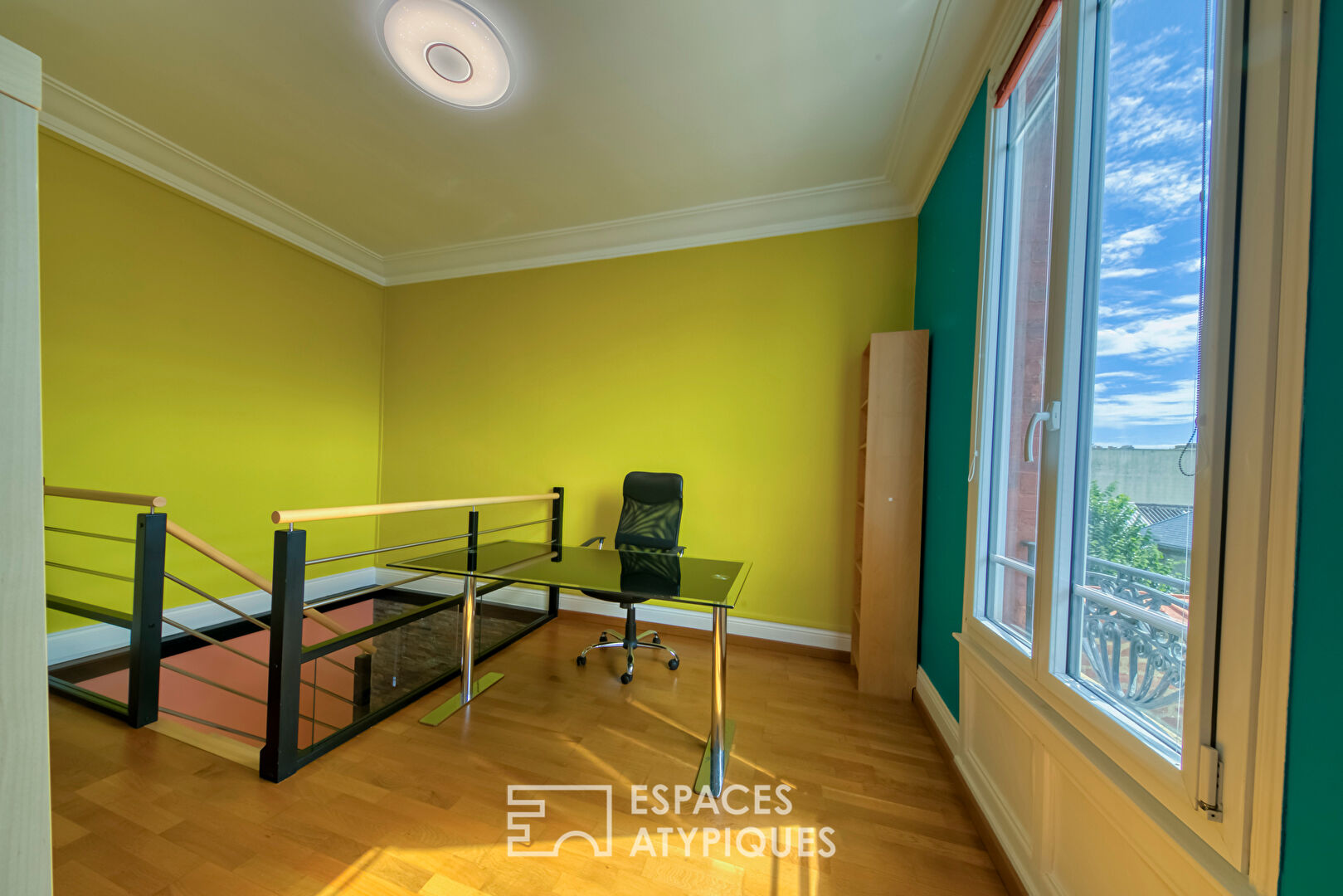 Duplex issu d’anciens bureaux revisités reliés à un appartement de charme
