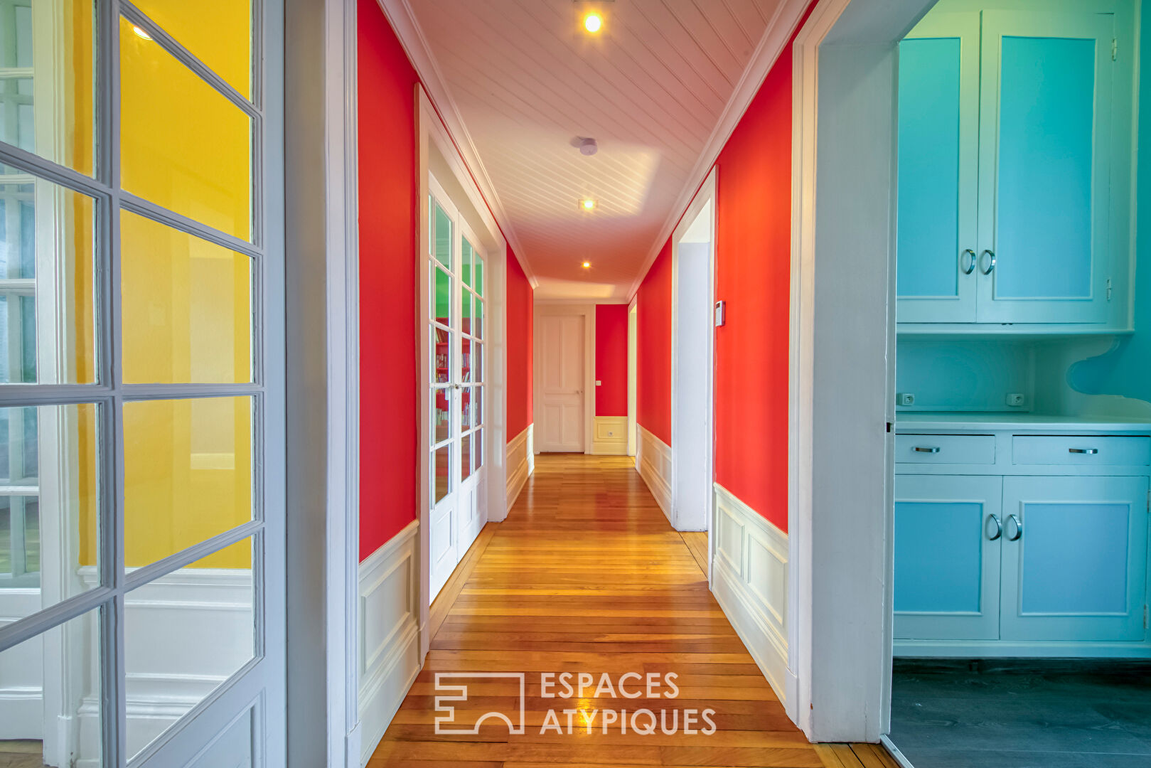 Duplex issu d’anciens bureaux revisités reliés à un appartement de charme