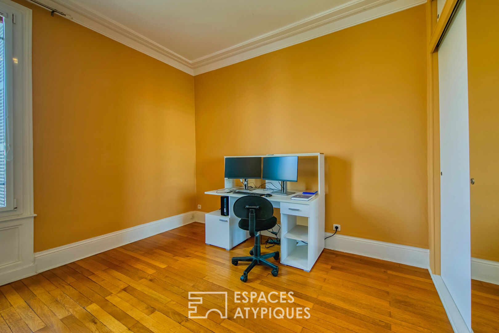 Duplex issu d’anciens bureaux revisités reliés à un appartement de charme