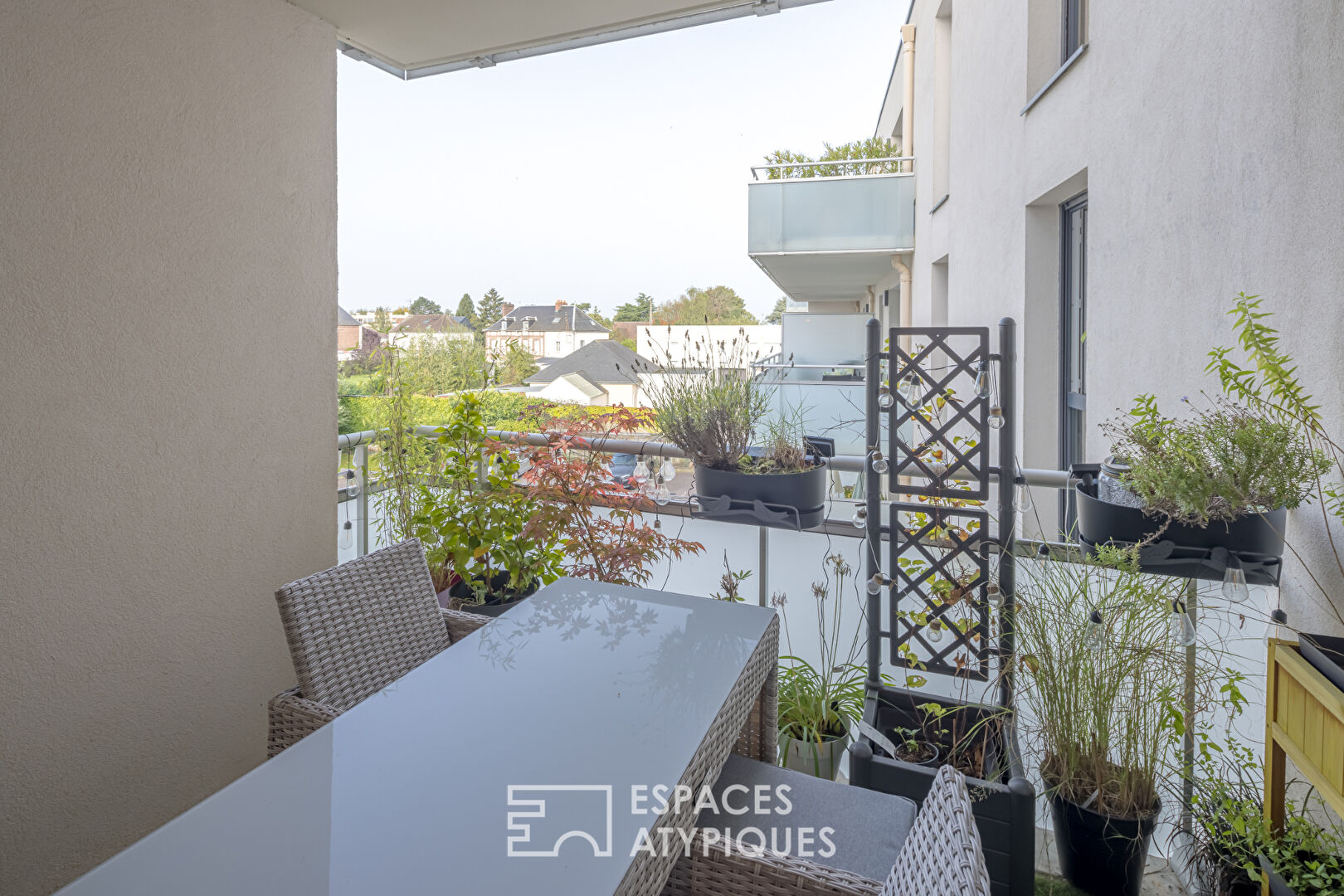 Appartement récent avec balcon et parking