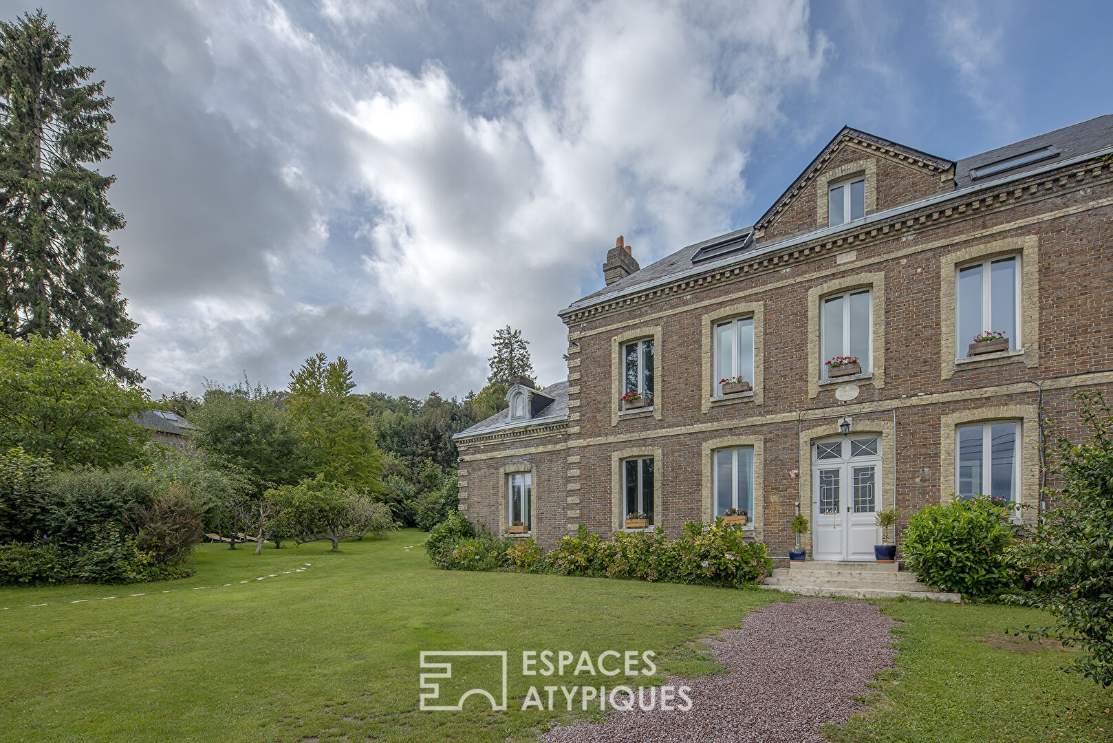 Maison de maître en bord de Seine avec 3 gîtes