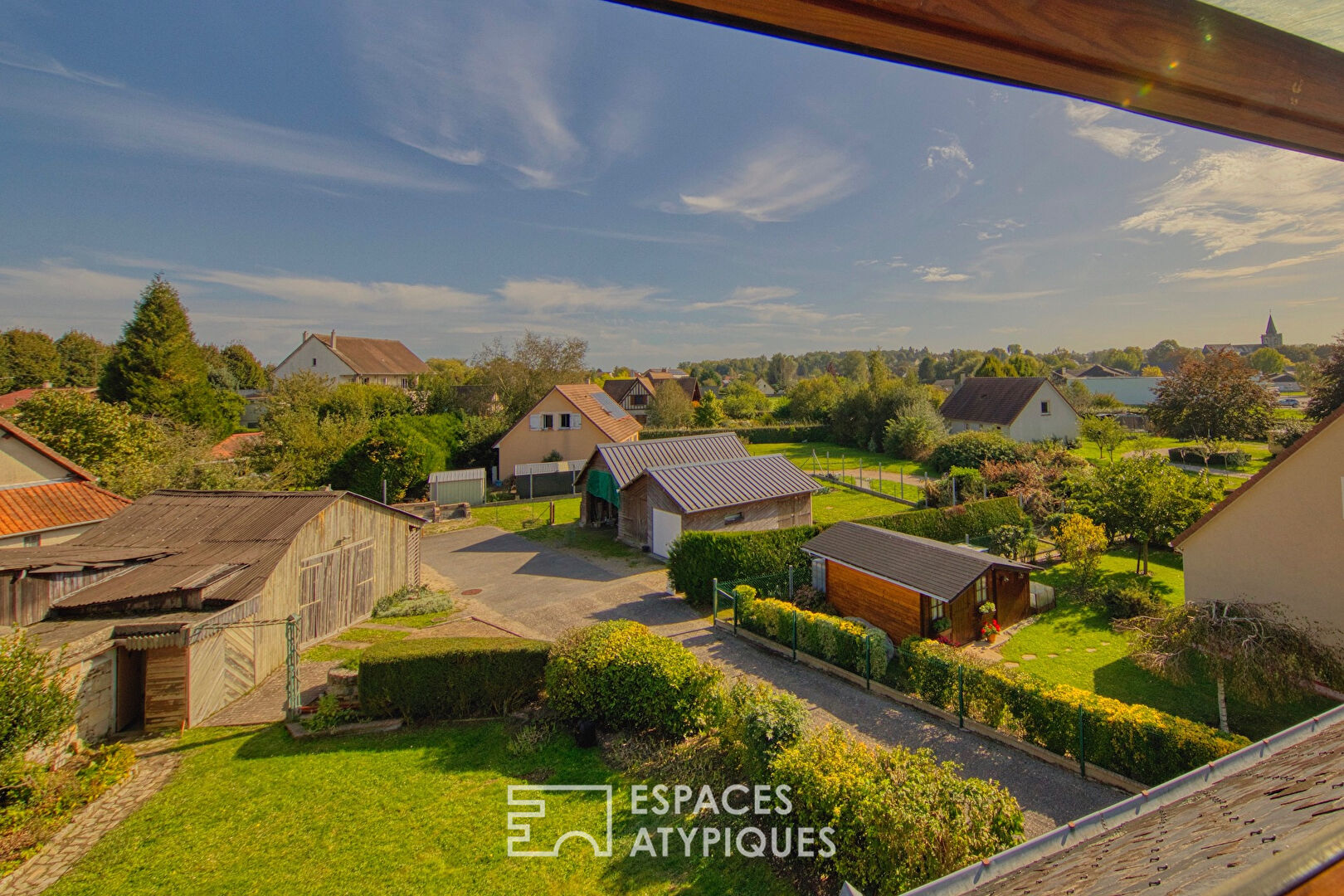 Maison de village en pierre avec jardin issue d’un ancien commerce