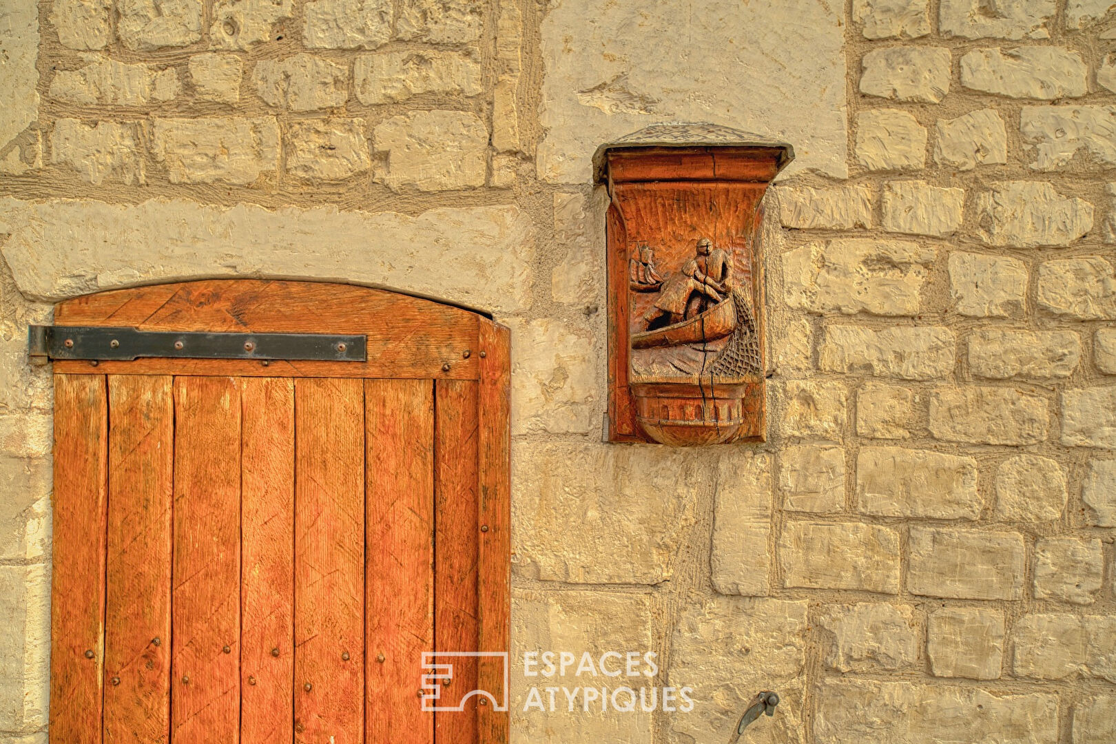 Maison de village en pierre avec jardin issue d’un ancien commerce