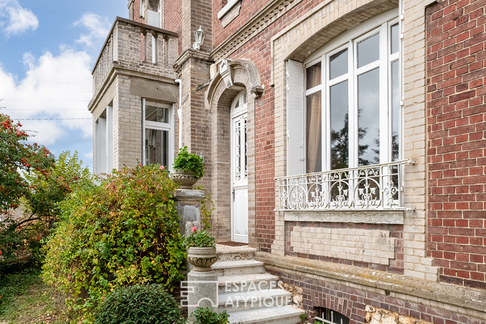 Maison bourgeoise 1900 avec jardin et arbres centenaires
