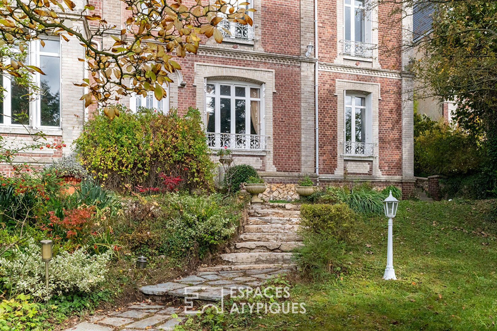 Maison bourgeoise 1900 avec jardin et arbres centenaires