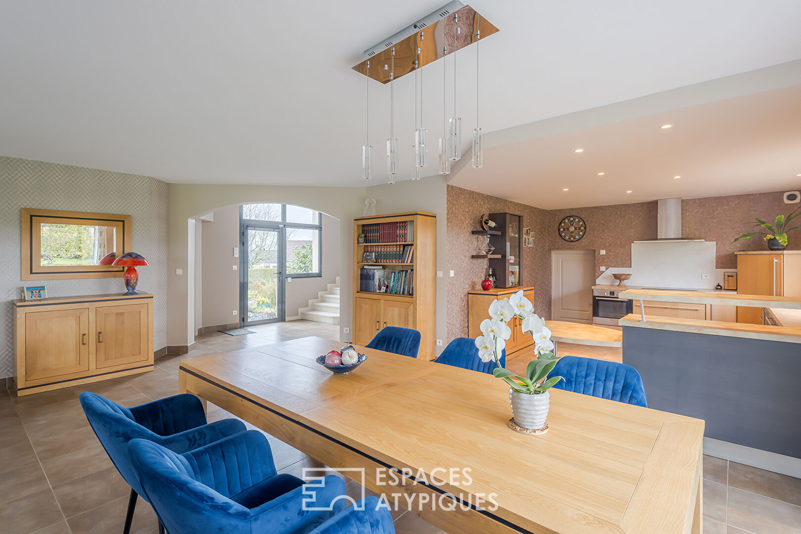 Maison d’architecte sur un terrain paysagé