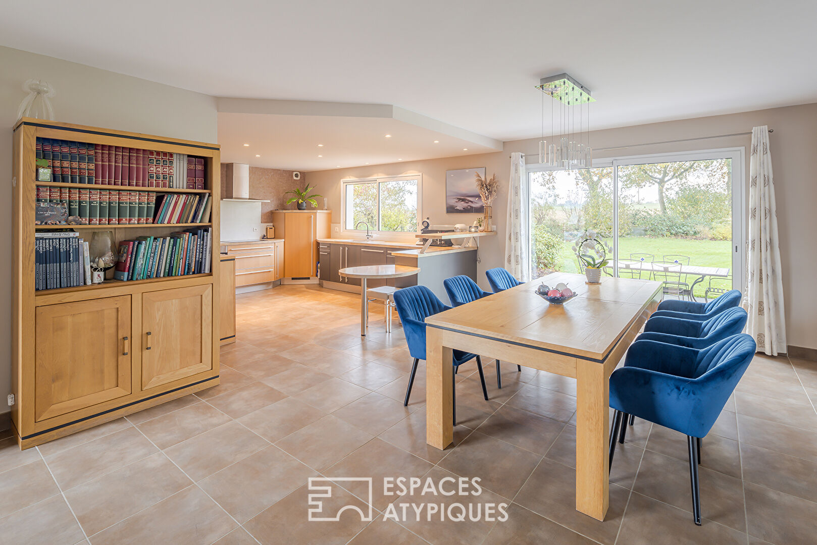 Maison d’architecte sur un terrain paysagé