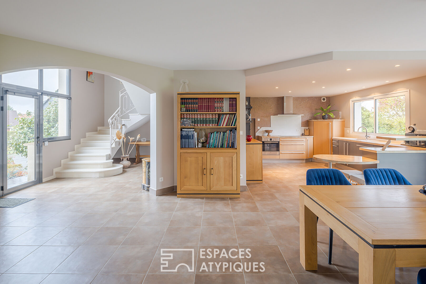 Maison d’architecte sur un terrain paysagé