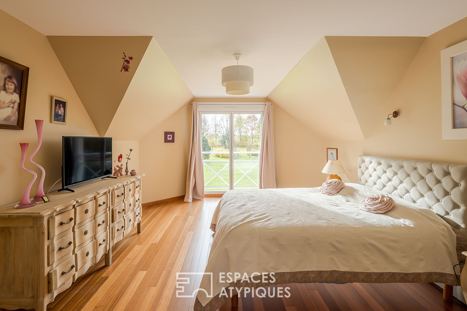 Maison d’architecte sur un terrain paysagé