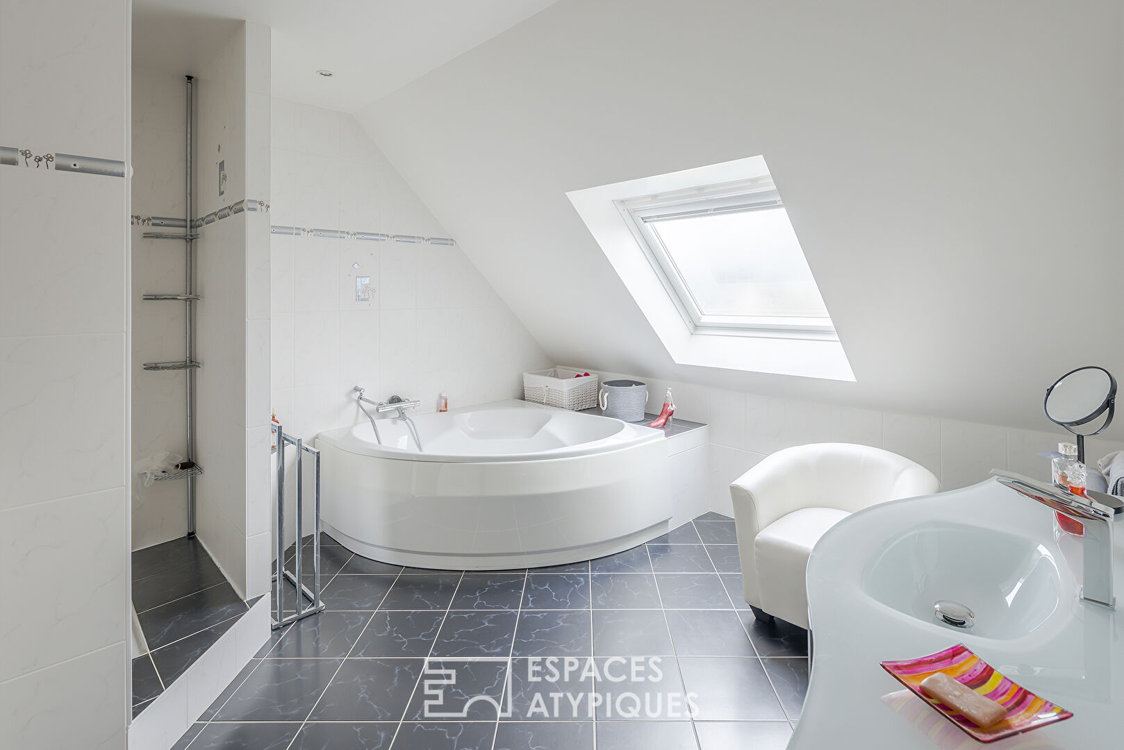 Maison d’architecte sur un terrain paysagé