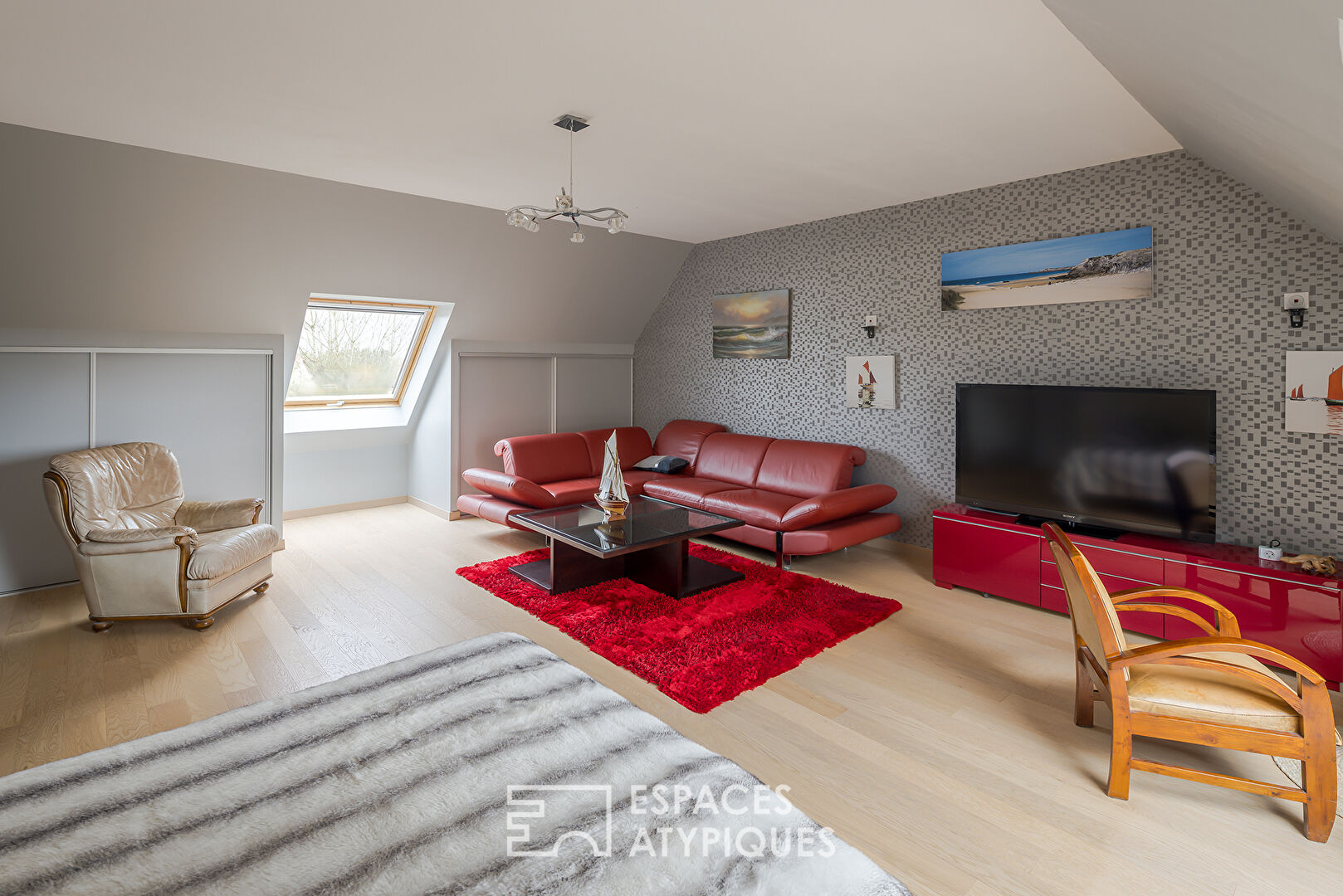Maison d’architecte sur un terrain paysagé