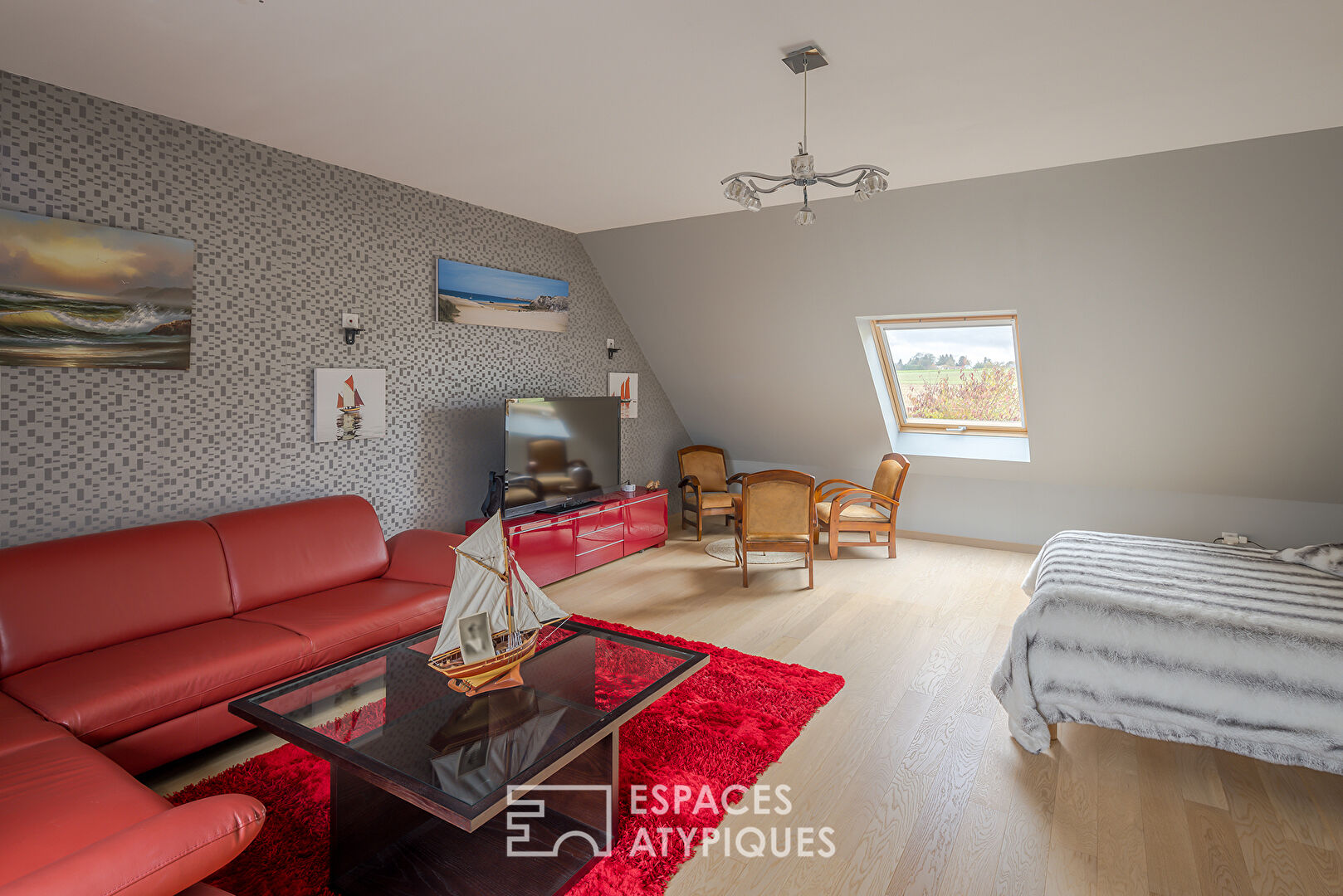 Maison d’architecte sur un terrain paysagé