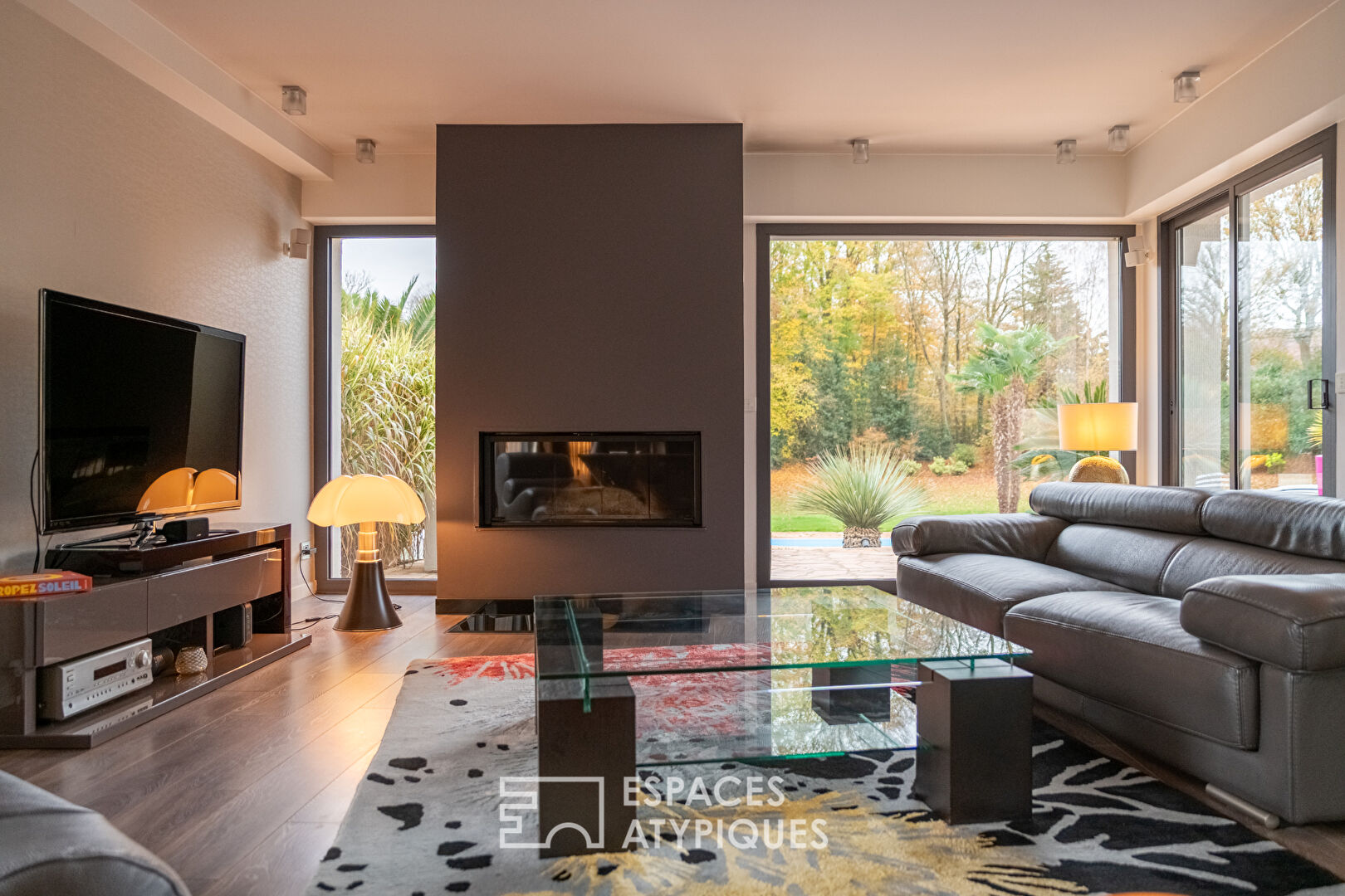 Elégante maison contemporaine avec piscine et parc arboré