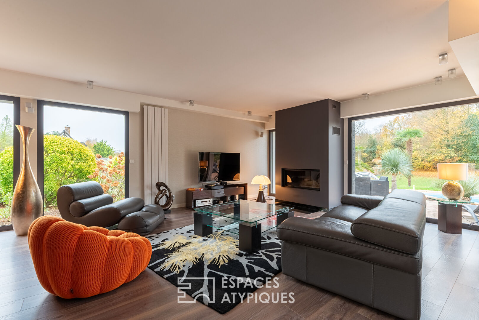 Elégante maison contemporaine avec piscine et parc arboré