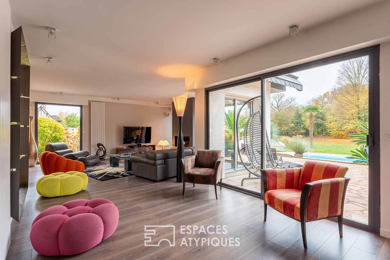 Elégante maison contemporaine avec piscine et parc arboré