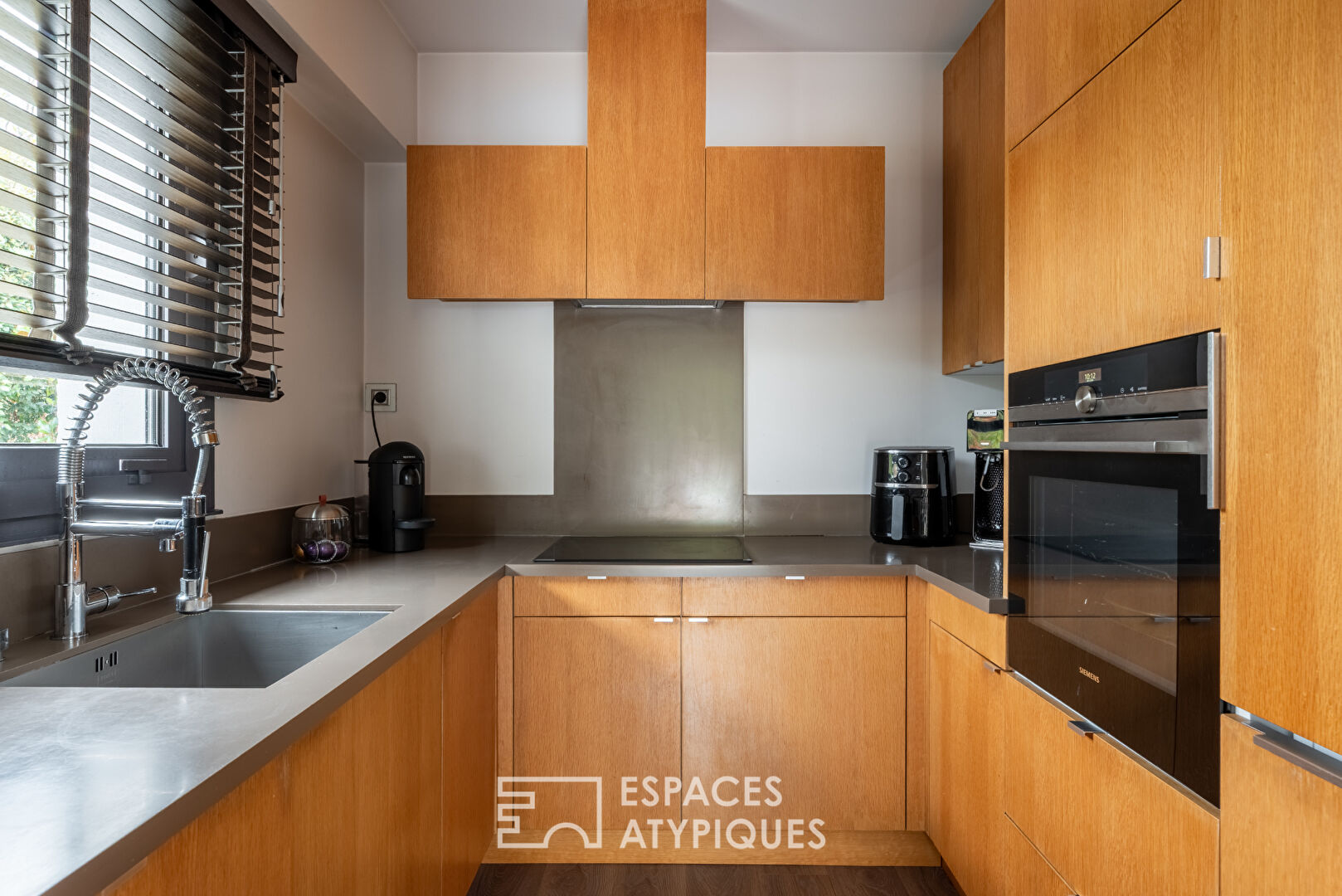 Elégante maison contemporaine avec piscine et parc arboré