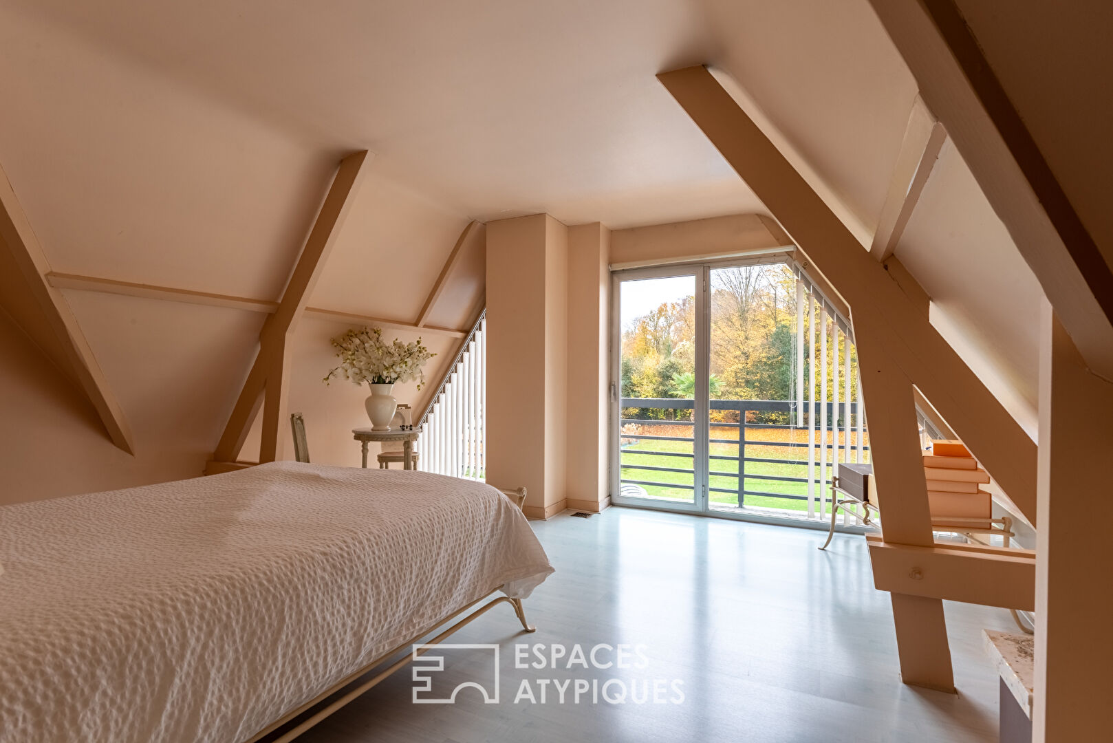 Elégante maison contemporaine avec piscine et parc arboré