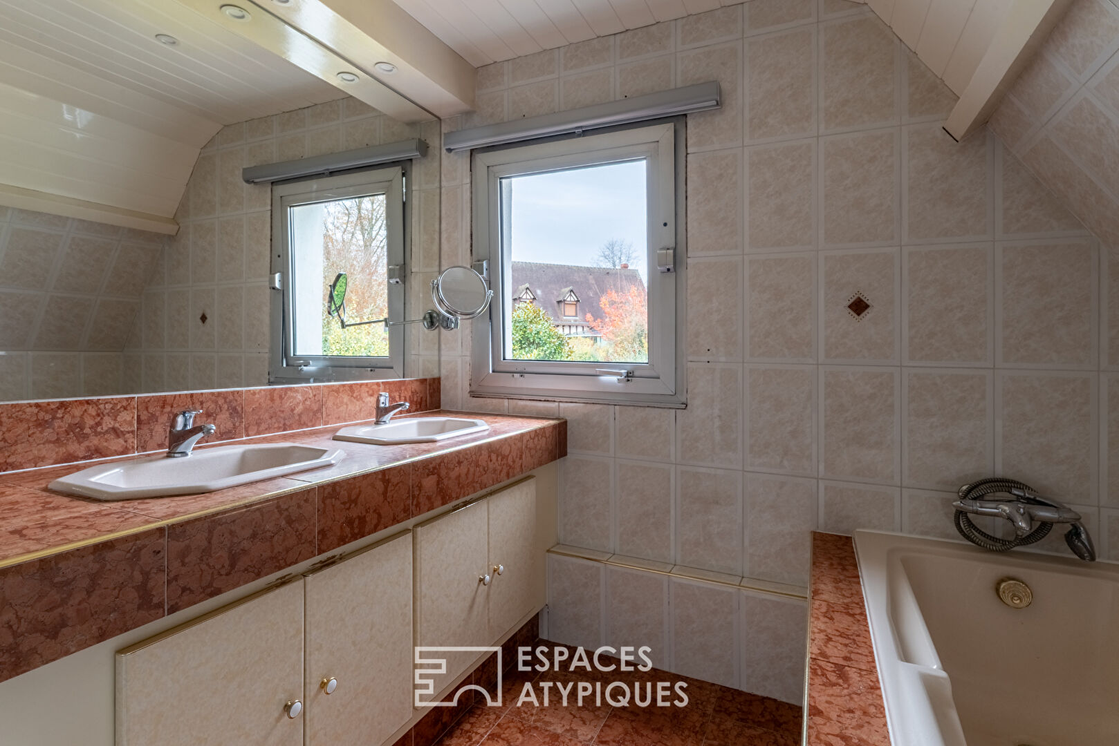 Elégante maison contemporaine avec piscine et parc arboré