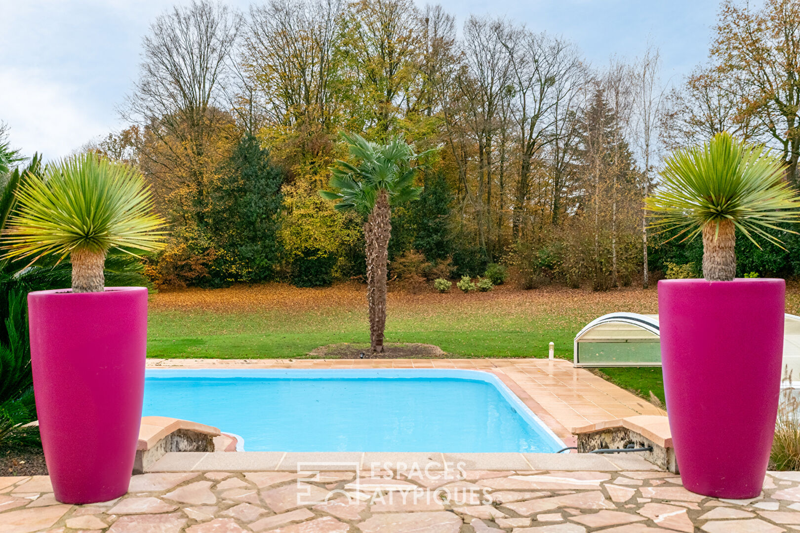Elégante maison contemporaine avec piscine et parc arboré